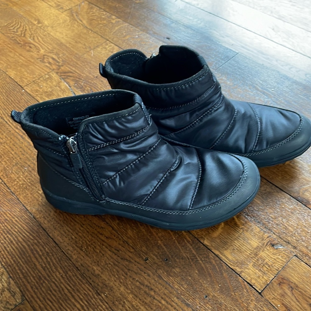 Easy Spirit kindle Ankle Women’s  Snow Boots size 6 1/2